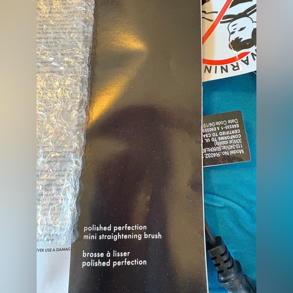 Amika Limited Edition Mini Straightening Brush - Picture 4 of 4